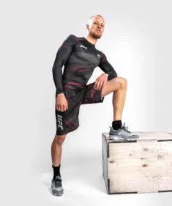 UFC Venum Authentic Fight Week 2.0 Performance L/S Rash Guard Zwart Rood