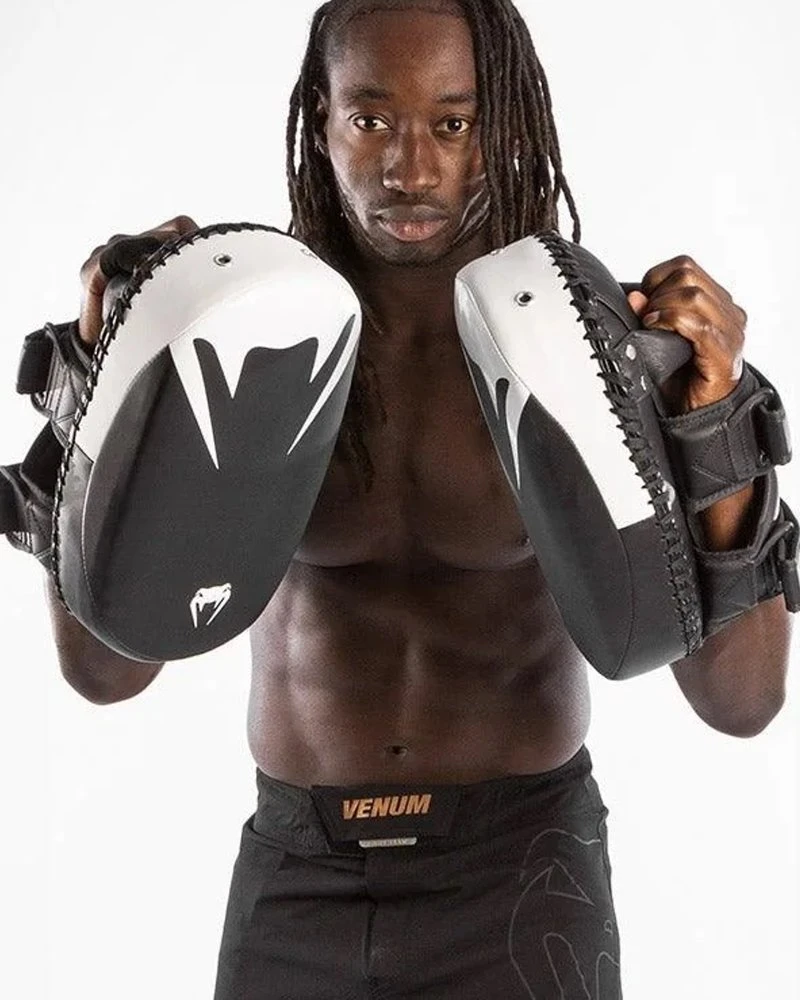 Venum Light Kick Pads 2.0 Skintex Leer Zwart Wit - Per Paar - Image 4